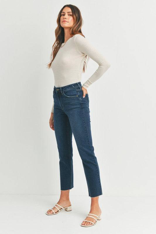 CUT OFF STRAIGHT LEG JEANS