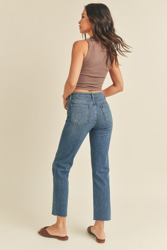 CLASSIC STRAIGHT JEANS