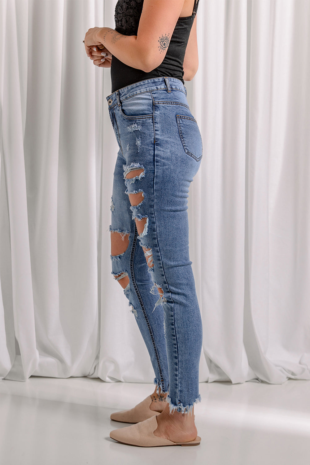 Distressed Raw Hem Skinny Jeans